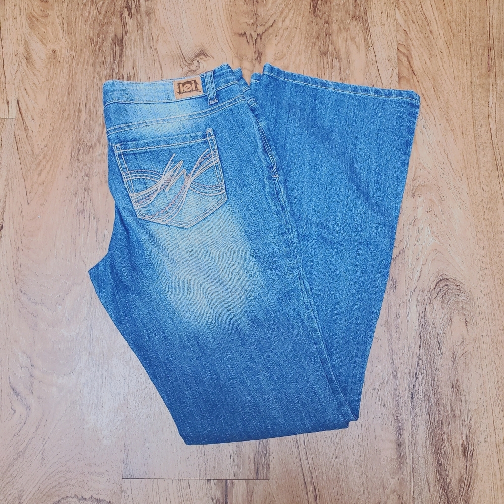 Boot cut  Ashley Lowrise jeans 👖